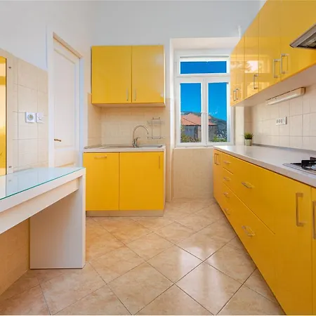Summer Wind Apartment *